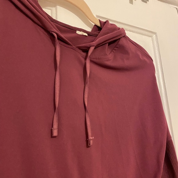 Purple athletic material pull over from Fabletics - Picture 4 of 4